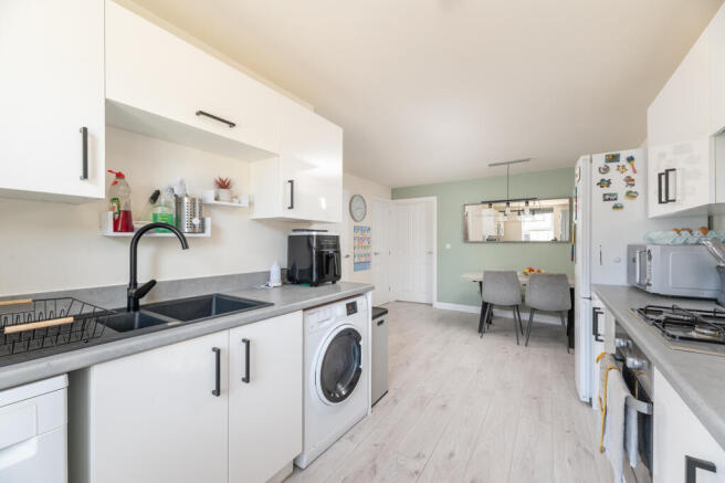 3 bed Semi-Detached for sale Image 6