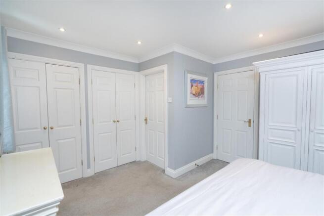 3 bed Terraced for sale Image 10