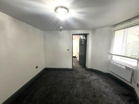 1 bed Flat to rent Image 4
