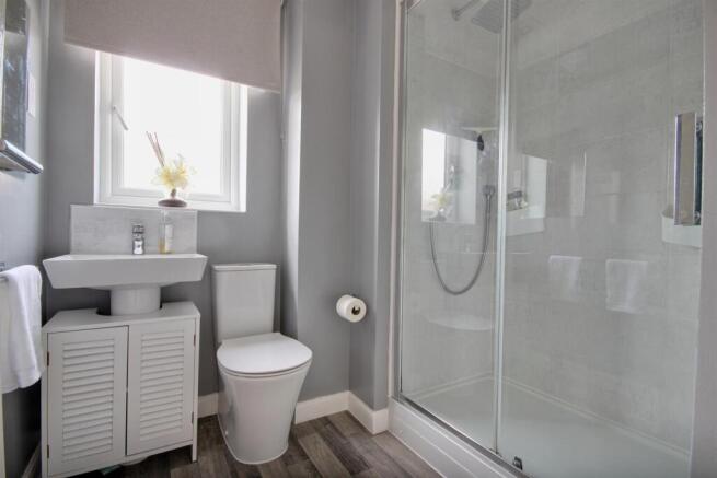 4 bed Detached for sale Image 6