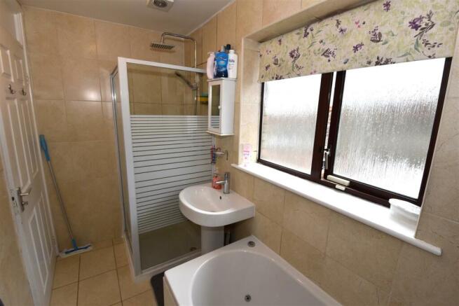 Bathroom..JPG