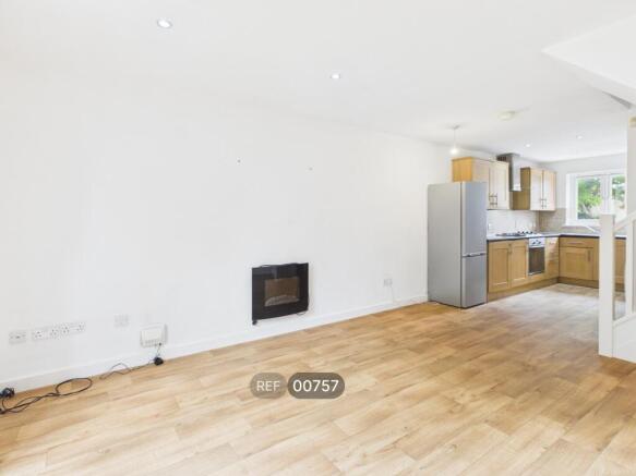 2 bed Terraced to rent Image 7