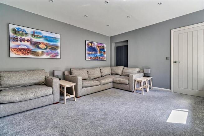 FAMILY LOUNGE