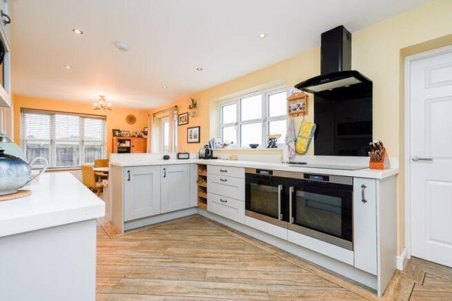4 bed Detached for sale Image 6