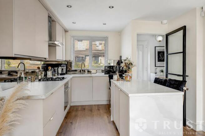 2 bed Semi-Detached for sale Image 5