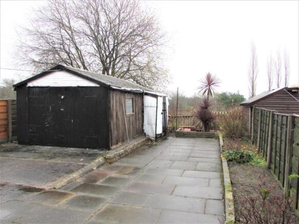 MedlockRd183gdn1.JPG