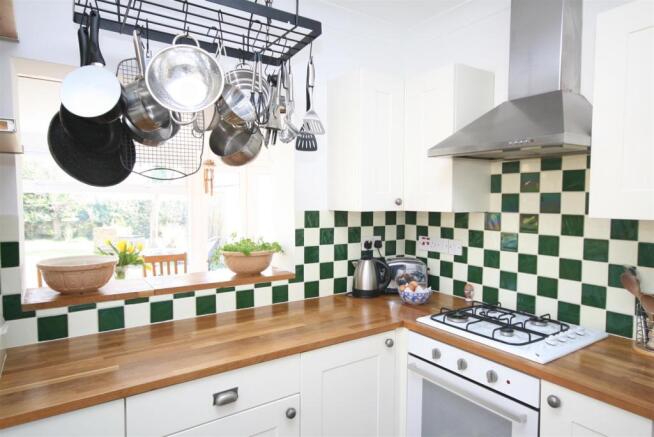 Kitchen (2).JPG