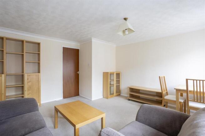 2 bed Apartment for sale Image 4