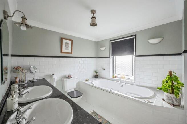 4 bed End of Terrace for sale Image 4