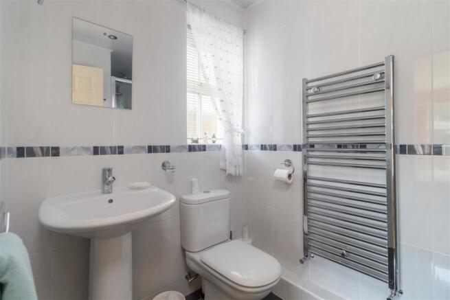 Bay Crescent 16-Bedroom 1 D.jpg