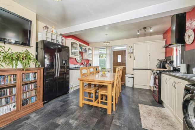 3 bed Semi-Detached for sale Image 4