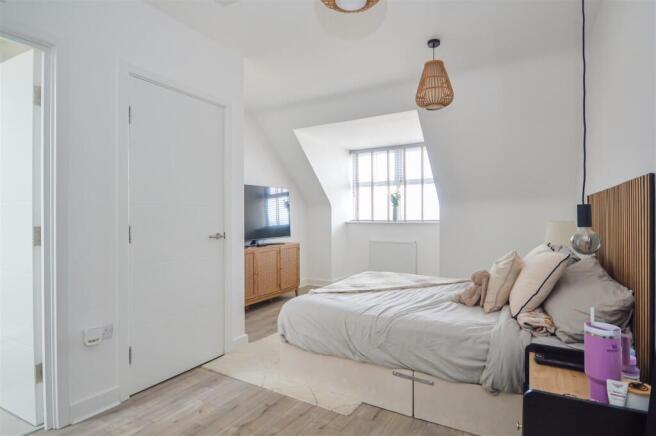 4 bed Semi-Detached for sale Image 11