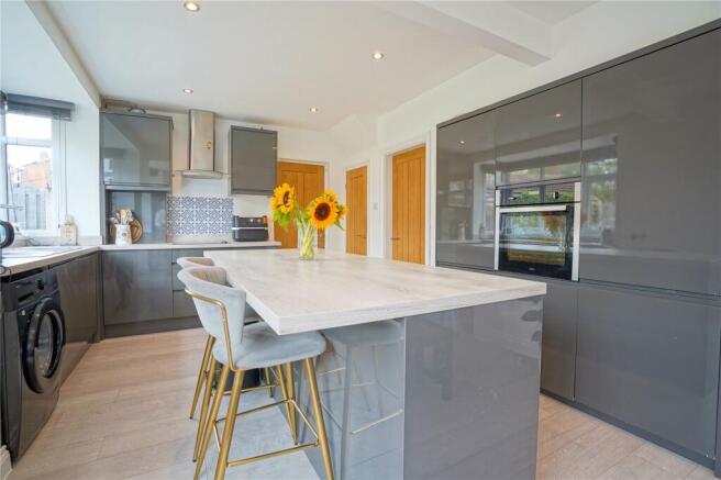 4 bed Semi-Detached for sale Image 11