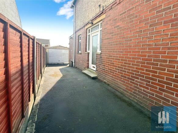 2 bed Semi-Detached to rent Image 10