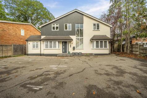 Pinewood Avenue, Crowthorne, Berkshire, RG45 6RQ