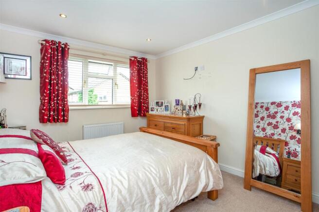Bedroom 1.jpg