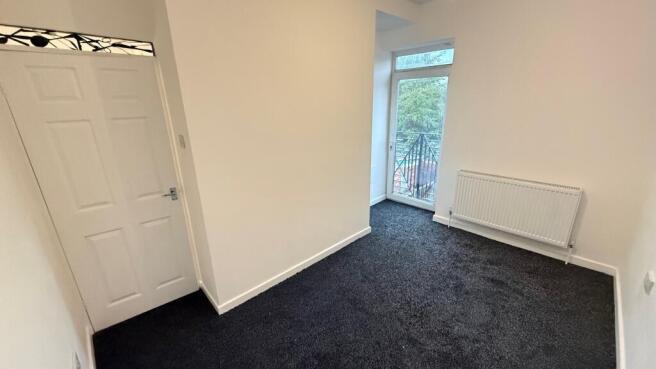 2 bed Terraced to rent Image 6