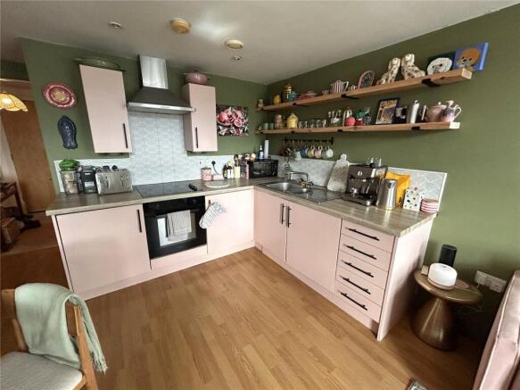 2 bed Apartment for sale Image 4