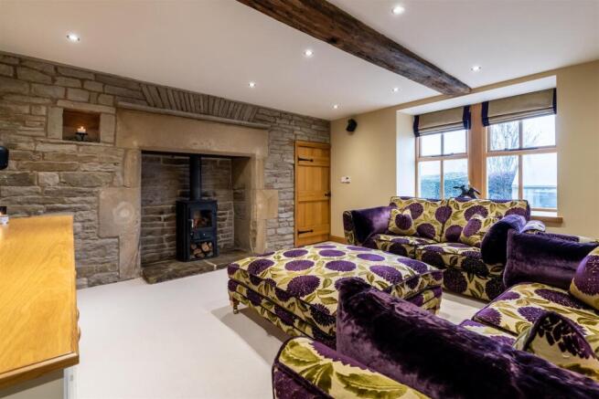 5 bed House for sale Image 4