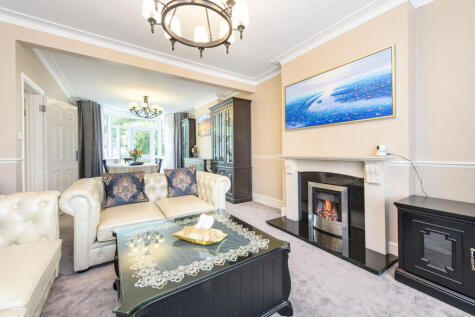 Colindeep Gardens, Hendon, London, NW4