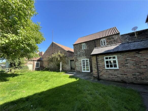 4 bed Semi-Detached to rent Image 10
