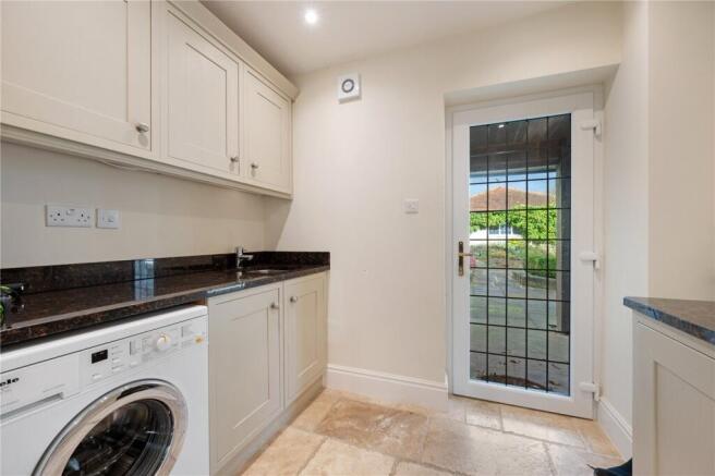 4 bed Detached for sale Image 9