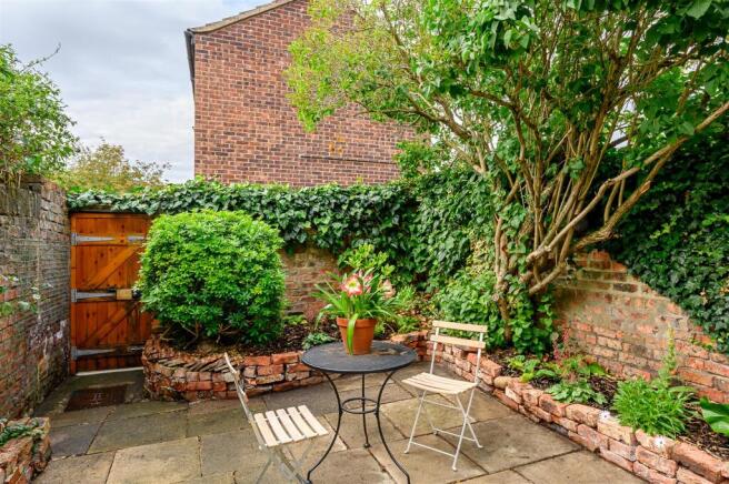 2 bed Terraced for sale Image 12
