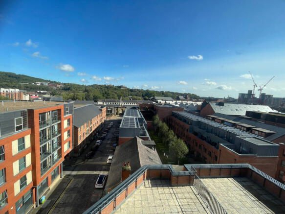 2 bed Apartment to rent Image 8