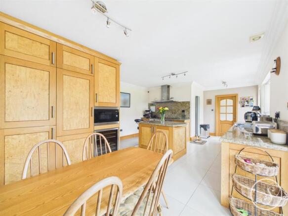 4 bed Not Specified for sale Image 9