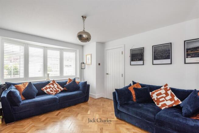 8 Ashden Walk, TN10 3RL 004.jpg