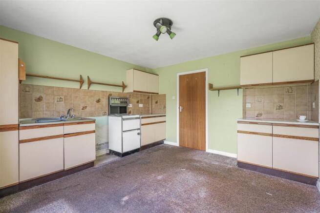 THE PROPERTY