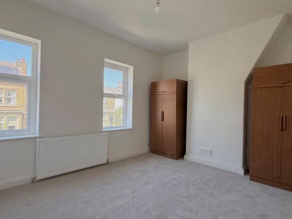 2 bed Terraced to rent Image 5