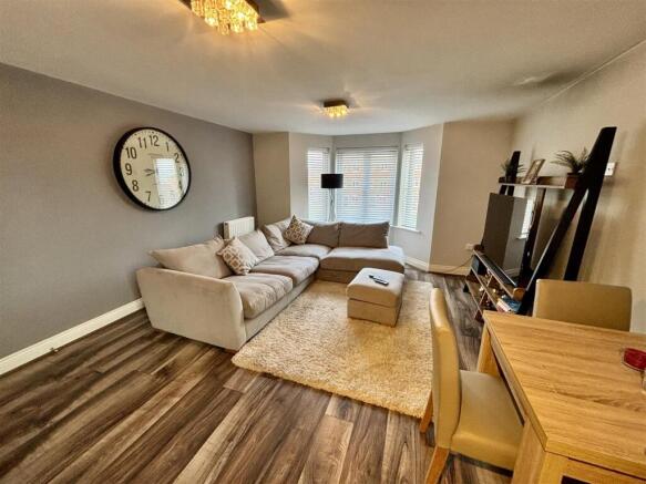 Open Plan Living Room & Kitchen