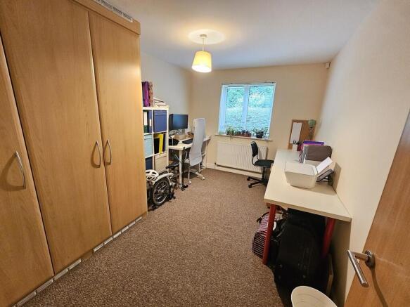 2 bed Apartment to rent Image 4