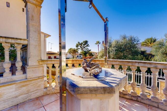 01. Entrance 03 (Lar