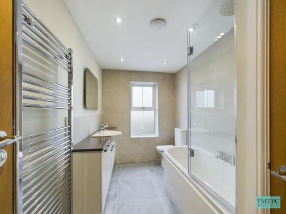 3 bed Terraced to rent Image 4