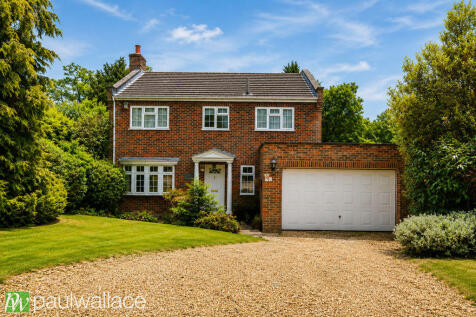Woodlands Close, Hoddesdon | Detached Family Home | South-Facing Garden | Double Garage