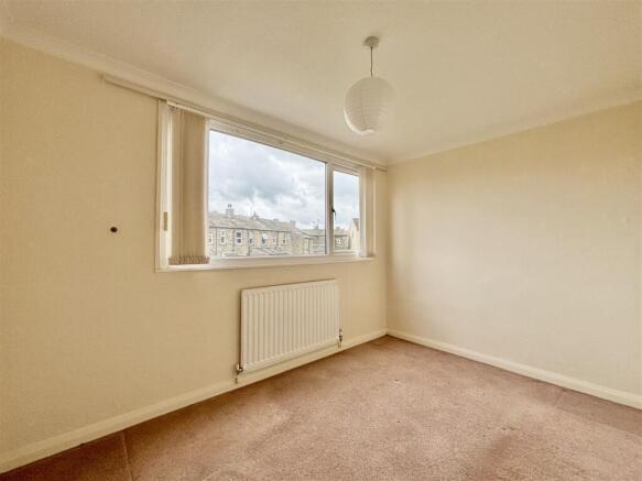 4 bed Semi-Detached for sale Image 12