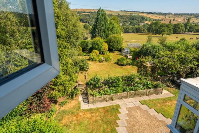 4 bed Detached to rent Image 10
