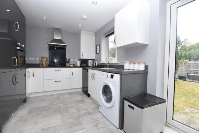 3 bed Semi-Detached to rent Image 5