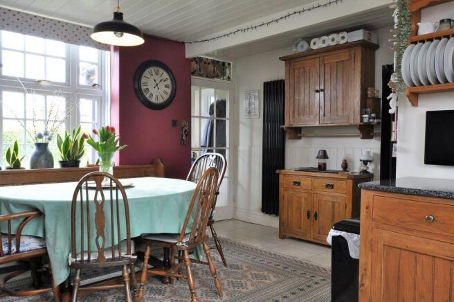 6 bed Detached for sale Image 5