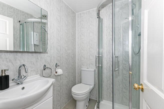 5 bed Detached for sale Image 11