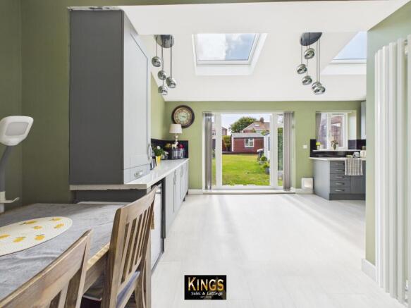 4 bed Semi-Detached for sale Image 9