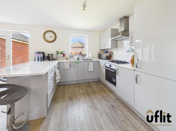 4 bed Detached for sale Image 7