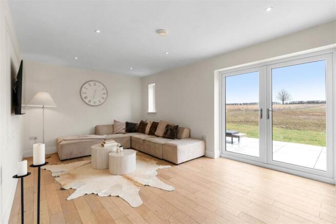 5 bed Detached for sale Image 10