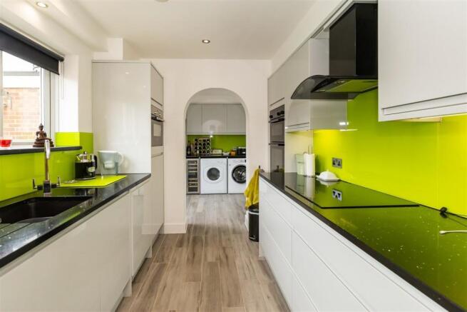 27 Crows Road (10).jpg
