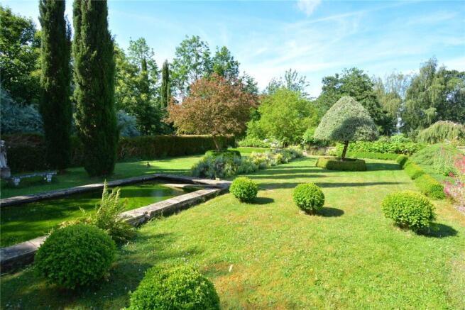 4 bed Detached for sale Image 5