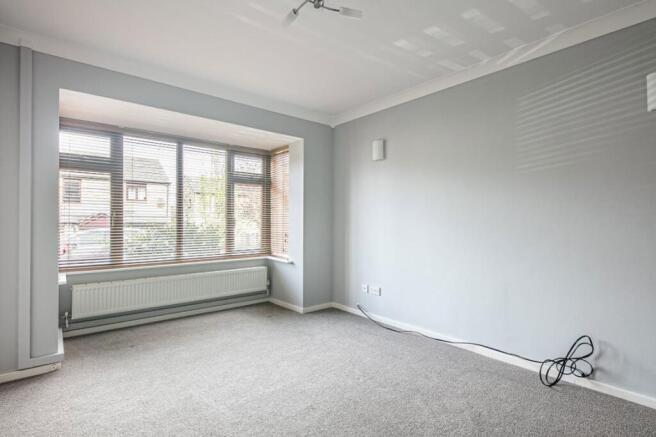 4 bed Semi-Detached to rent Image 7