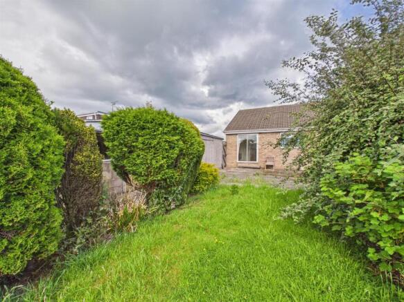 2 bed Semi-Detached Bungalow for sale Image 10