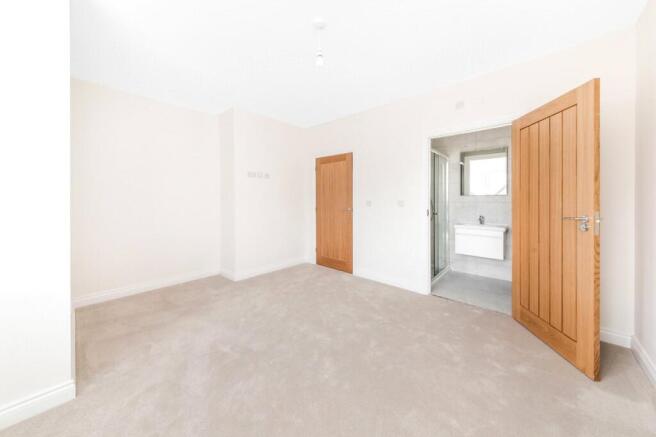 4 bed Detached for sale Image 11